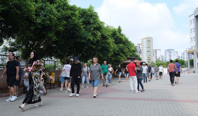 Adana'da sınav heyecanı değil sıcak uyutmadı