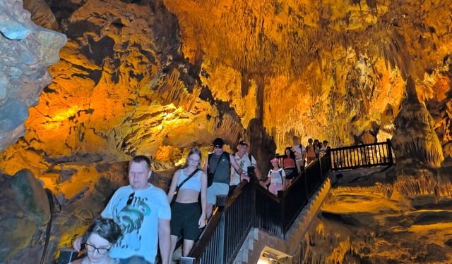 Alanya'da şifa kaynağı mağara yerli ve yabancı turistlerin akınına uğruyor