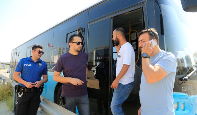 Antalya'da bir garip olay: Trafikte sürücüsü ile tartıştığı halk otobüsünün kontağını alarak kaçtı