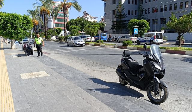 Elektrikli bisiklet ile motosiklet çarpıştı.