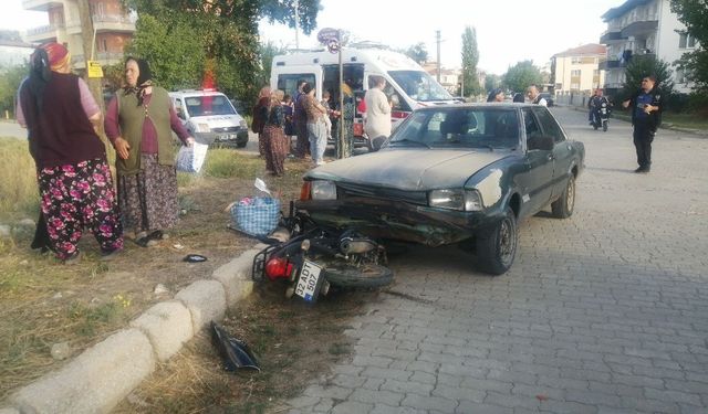 Otomobille motosiklet çarpıştı: 1 ağır yaralı