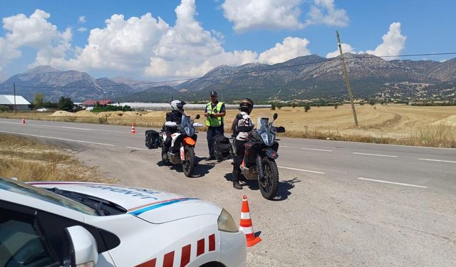 Antalya'da kurallara uymayan motosiklet sürücülerine ceza yağdı