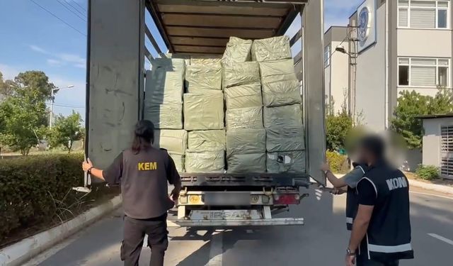 Çin'den Suriye'ye giden 65 milyon lira değerinde 15 ton kaçak sigara kağıdı ele geçirildi