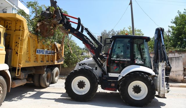 Etrafı duvarlarla çevrili eve giren ekipler hayatının şokunu yaşadı