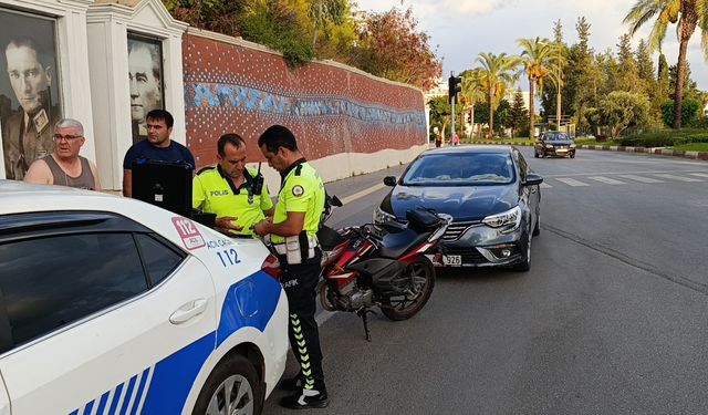 Motosiklet ile otomobil çarpıştı: 1 yaralı