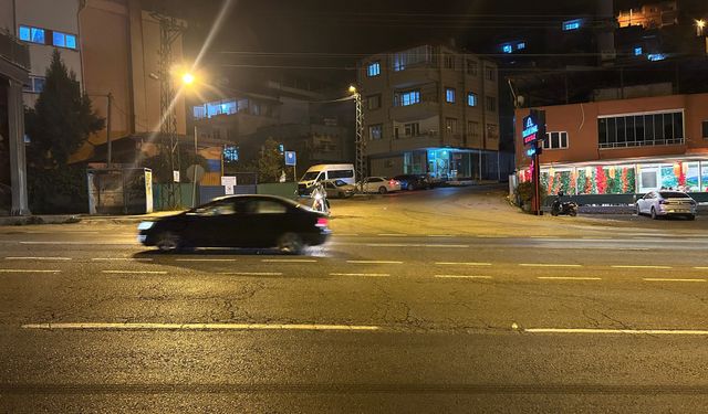 Otomobille çarpışan motosikletteki çift hayatını kaybetti