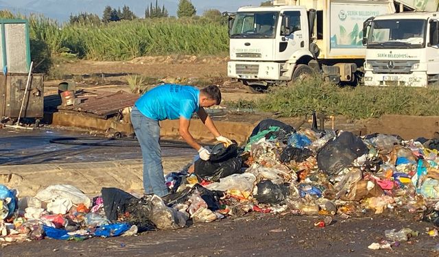 Yanlışlıkla çöpe atılan telefonlar çöp toplama merkezinde bulundu