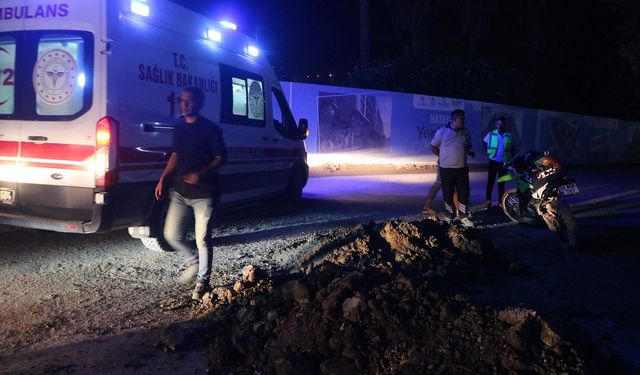 Yola dökülen toprak yığınına çarpan motosiklet sürücüsü yaralandı