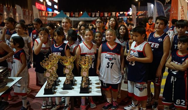 Geleceğin Basketbol Yıldızları Kupalarına Kavuştu!