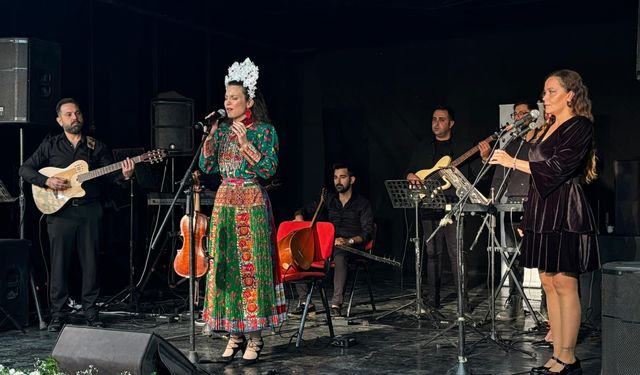 Depremde hasar gören Bela Bartok Konferans ve Sergi Salonu yeniden açıldı