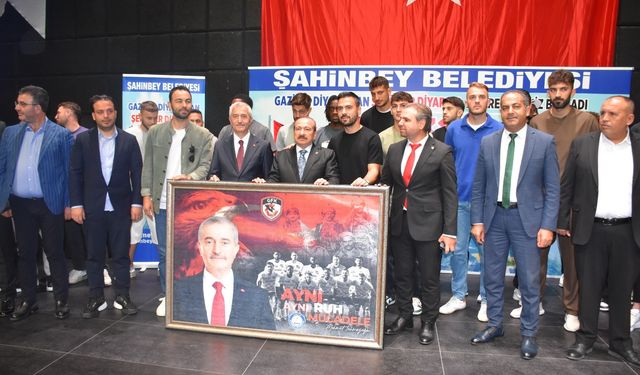 FK futbolcuları, Şahinbeyli öğrencilerle buluştu