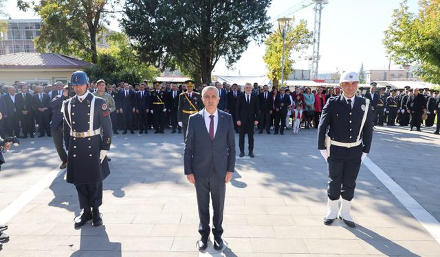 Kahramanmaraş’ta Kent Protokolü Atatürk Anıtı’nda Buluştu