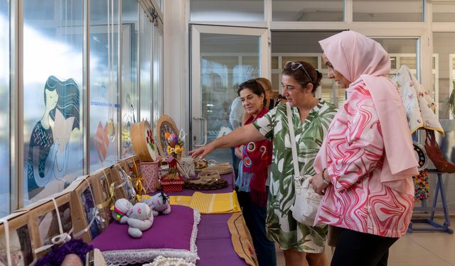 Kadınlar el emeği göz nuru eserlerini sergilediler