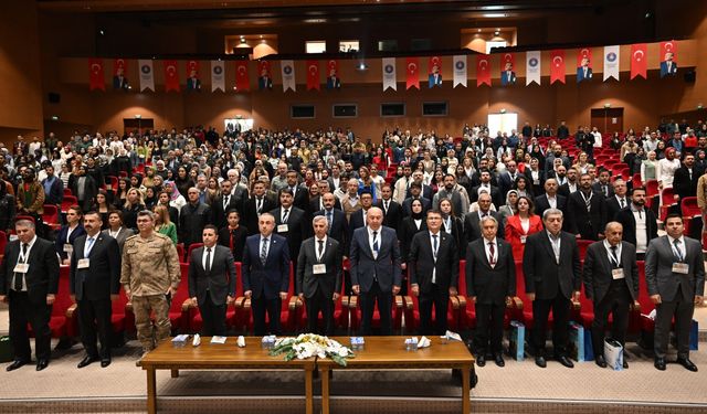 KSÜ’den Tarihi Dîvânu Lugâti’t-Türk Sempozyumu