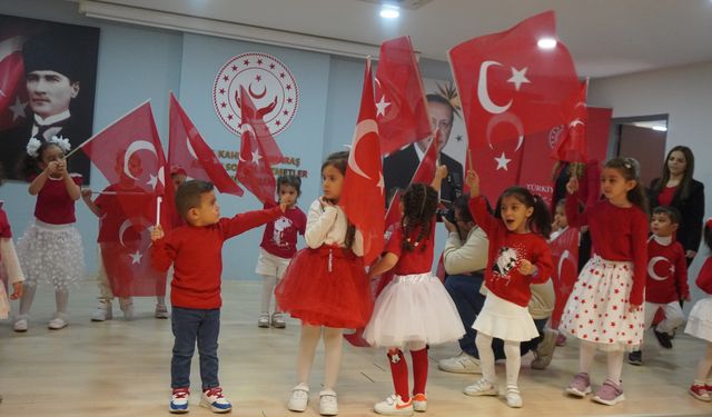 Miniklerin Dans ve Şiir Gösterileriyle Cumhuriyet’in 101. Yılı Kutlandı