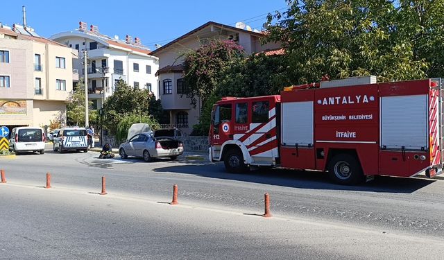 Seyir halinde otomobil alev aldı