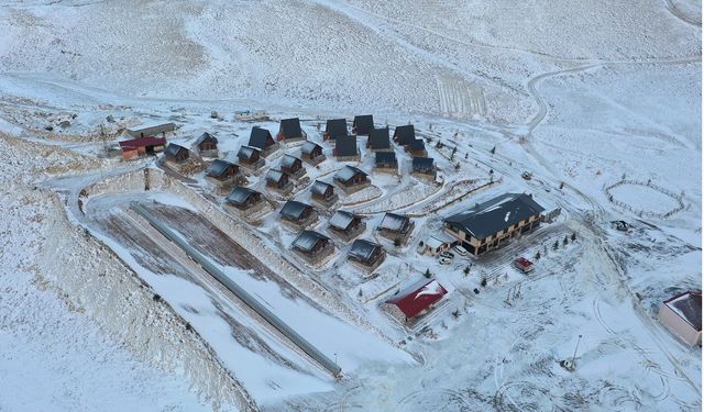 Kahramanmaraş'taki Yedikuyular Kayak Merkezi'ne mevsimin ilk karı yağdı