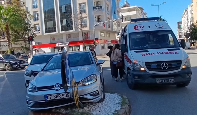 Hastaneye Yola Çıkan Çift, Trafik Kazasında Yaralandı