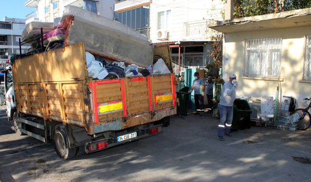 İçerisi Çöple Dolu Ev Temizlendi: Üç Kamyon Çöp Çıkarıldı