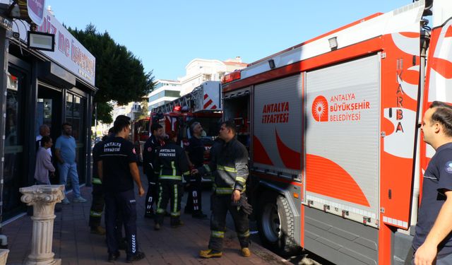 İş Yerinde Mutfakta Çıkan Yangın İtfaiyeyi Harekete Geçirdi