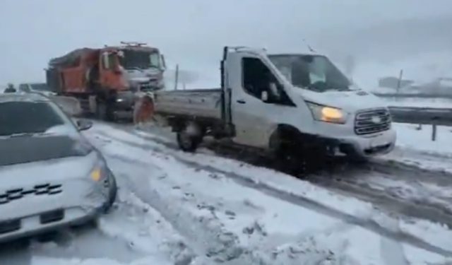 Kahramanmaraş-Kayseri Yolu Yoğun Kar Yağışı Nedeniyle Kapanmış Durumda