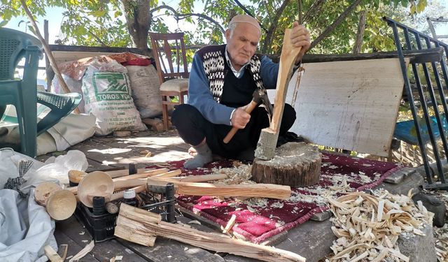 Kahramanmaraşlı Osman Usta, 60 Yıldır Geleneksel El Sanatlarını Yaşatıyor