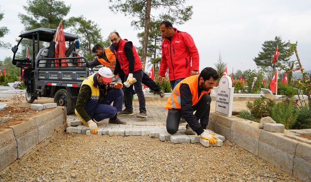 Kahramanmaraş'ta 2 Bin 300 Mezarlık Bakıma Alındı