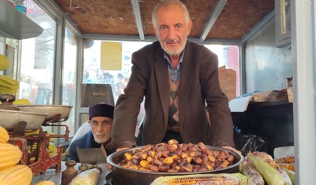 Kahramanmaraş'ta mısır ve kestane satarak 5 çocuğunu okuttu