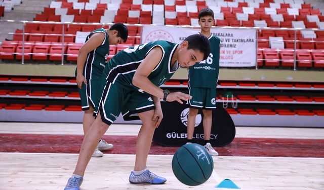 Kahramanmaraş'ta Depremzede Çocuklar İçin Basketbol Kampı