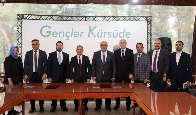 Kahramanmaraş'ta Gençler İçin Yeni Bir Dönem Başlıyor: "Gençler Kürsüde" Projesi