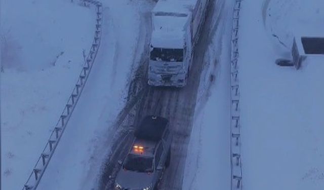 Kahramanmaraş'ta Karda Mahsur Kalan TIR, Off-Road ile Kurtarıldı