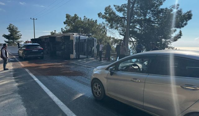 Kontrolünü Kaybeden Tır Devrildi