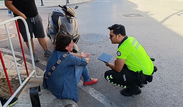 Otomobil Motosiklete Çarptı: Sürücü Kadın Kazadan Sonra Gözyaşlarına Boğuldu