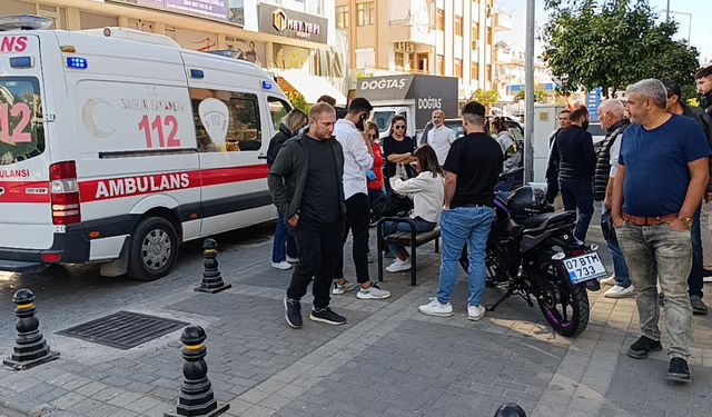 Otomobil ve Motosiklet Çarpıştı: Kaza Anı Kamerada