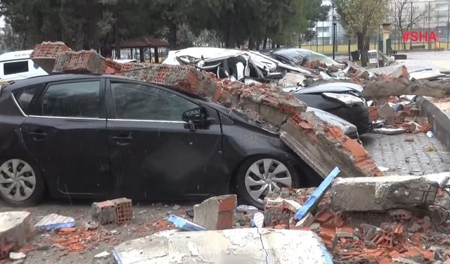 Kahramanmaraş'ta Büyük Korku: Veli Toplantısında Duvar Çöktü!