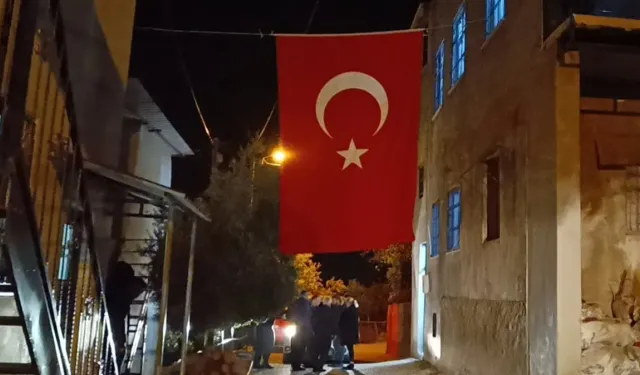 Uzman Çavuş Eren Kızıldağ'ın Adana'daki ailesine şehadet haberi verildi