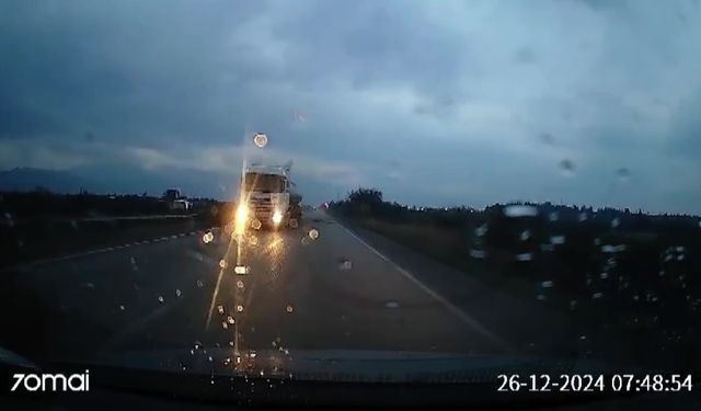 Yağışlı Hava Felakete Yol Açıyordu: Tanker Karşı Şeride Geçti