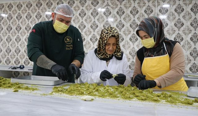 Kahramanmaraşlı Depremzede kadın, tatlılarıyla 5 ilde 20 şubeye ulaştı