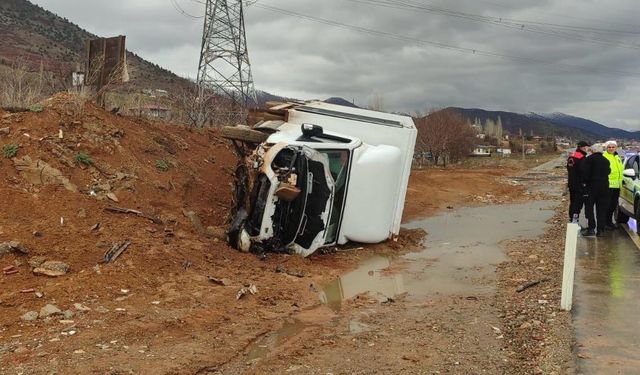 Göksun’da Kamyonet Devrildi: 1 Yaralı