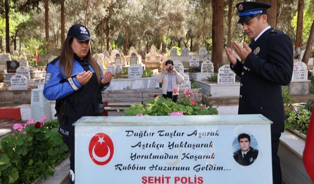 Merve Kocaer Yavuz, Babasının Kabrini Ziyaret Etti