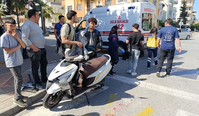Motosiklet ile Otomobil Çarpıştı: Sürücü Yaralandı