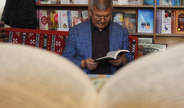60 Yıldır Kitap Okuyan Sahafın Hikayesi