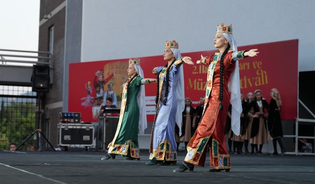 Alanya Halk Dansları Festivali Coşkusu