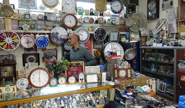 Asırlık saatler Vanlı ustanın elinde yeniden hayat buluyor