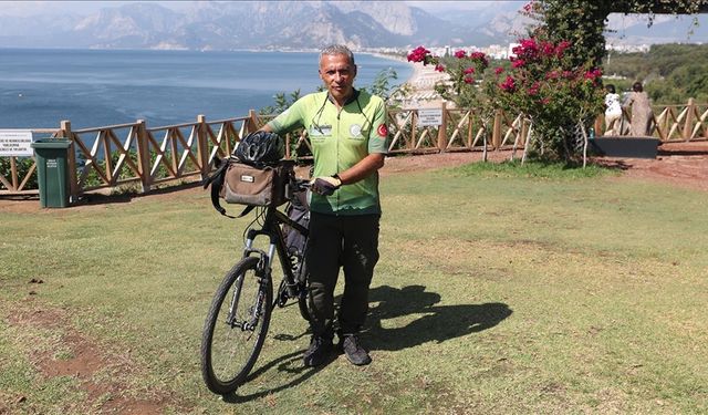Dünya turu hayaline pedal çevirerek 29 ülkeyi bisikletle gezdi