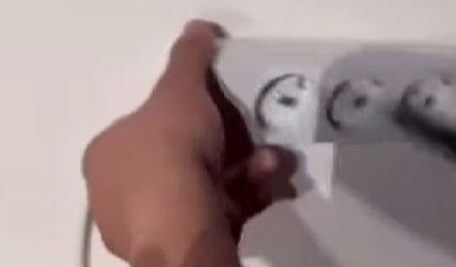 Evini aparta çevirip, prizlere gizli kamera yerleştirdi