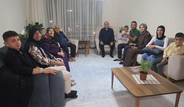 Hatay Depremzedesinin 9 Çocuğunu Tek Solukta Saydığı An: Bakan Kurum’dan Sıcak Ziyaret