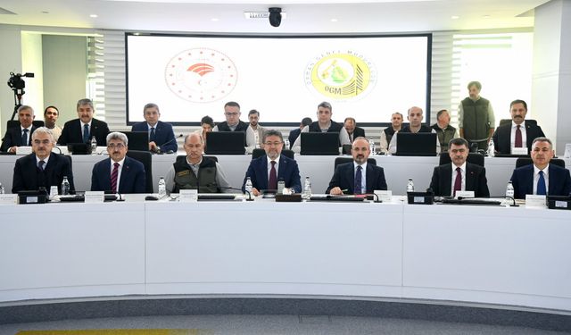 Kahramanmaraş Valisi Yangınla Mücadelede Koordinasyon Masasında