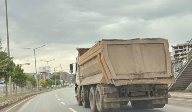 Sürücüler Çıldırdı, Kahramanmaraş’ta Kamyonlar Trafiği Felç Ediyor!