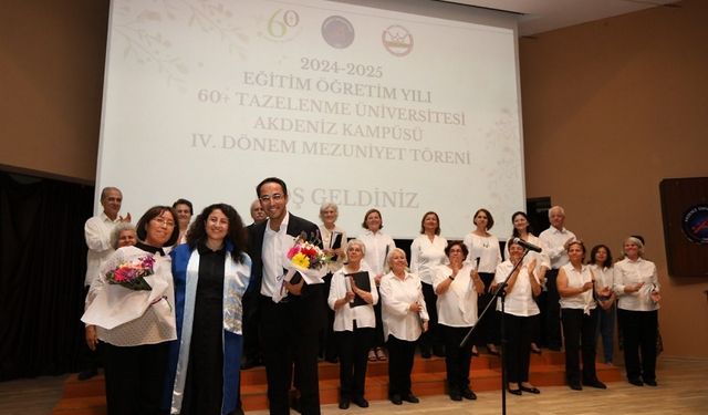Tazelenme Üniversitesinde Mezuniyet Coşkusu